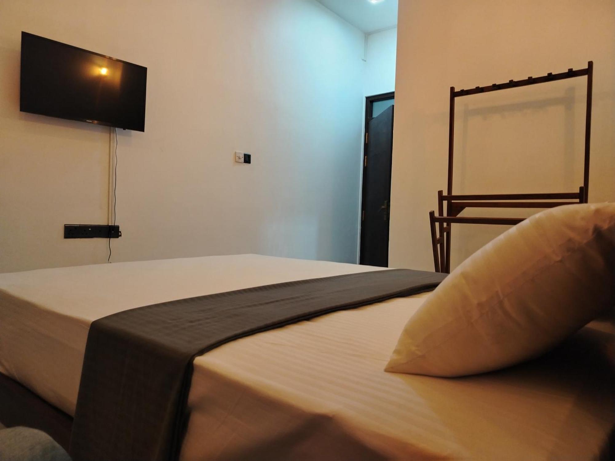 Diora Hotel Ratnapura Szoba fotó